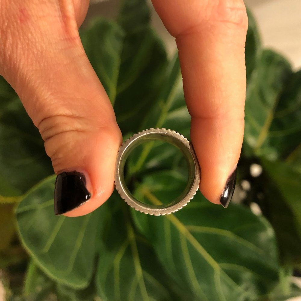 HOST PICK! 🥳 Gucci Double G Sterling Silver Leaf Motif Ring NEW IN BOX - Picture 5 of 11